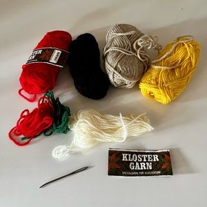 Vintage yarn bundle wool from Norway. Plus needle